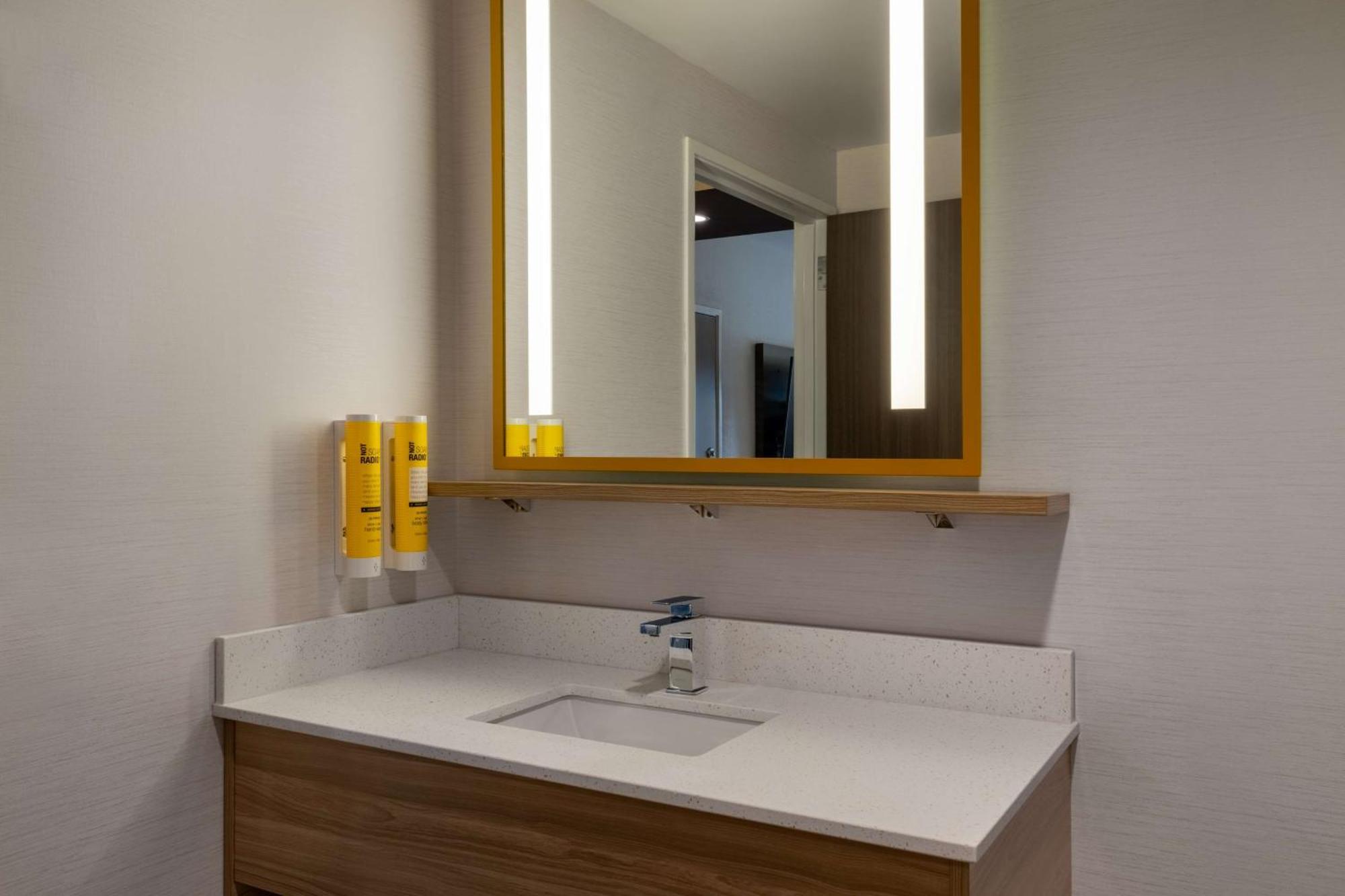 Tru By Hilton Ankeny Hotel Bagian luar foto