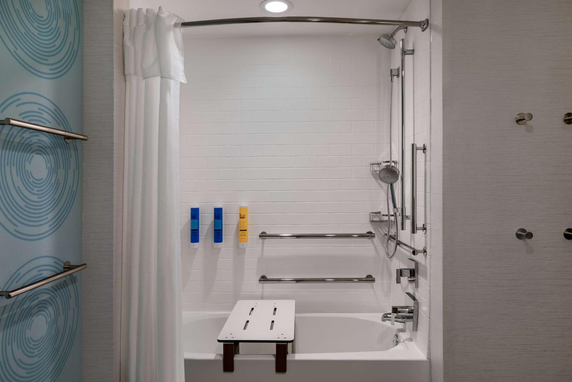 Tru By Hilton Ankeny Hotel Bagian luar foto