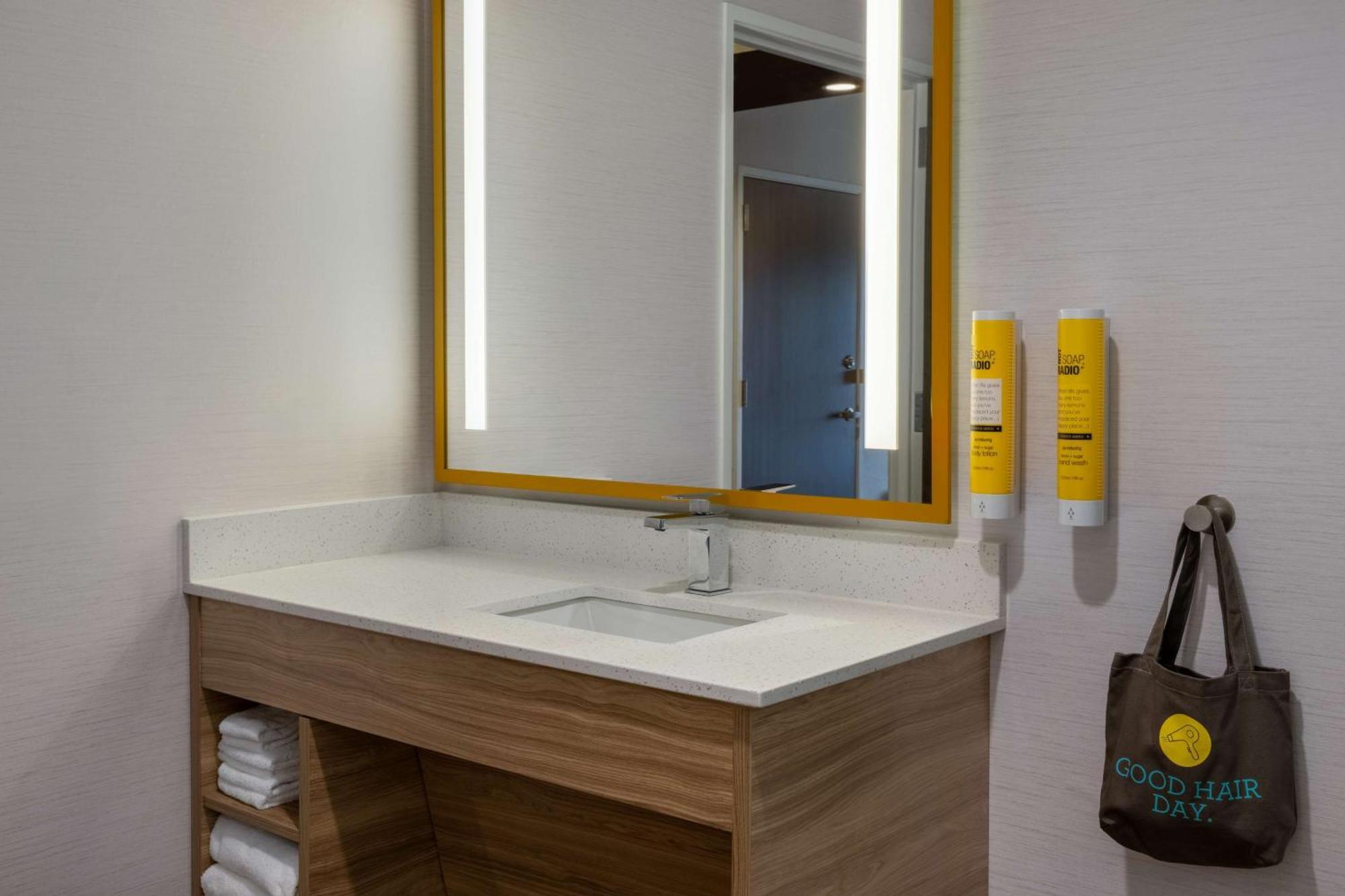 Tru By Hilton Ankeny Hotel Bagian luar foto