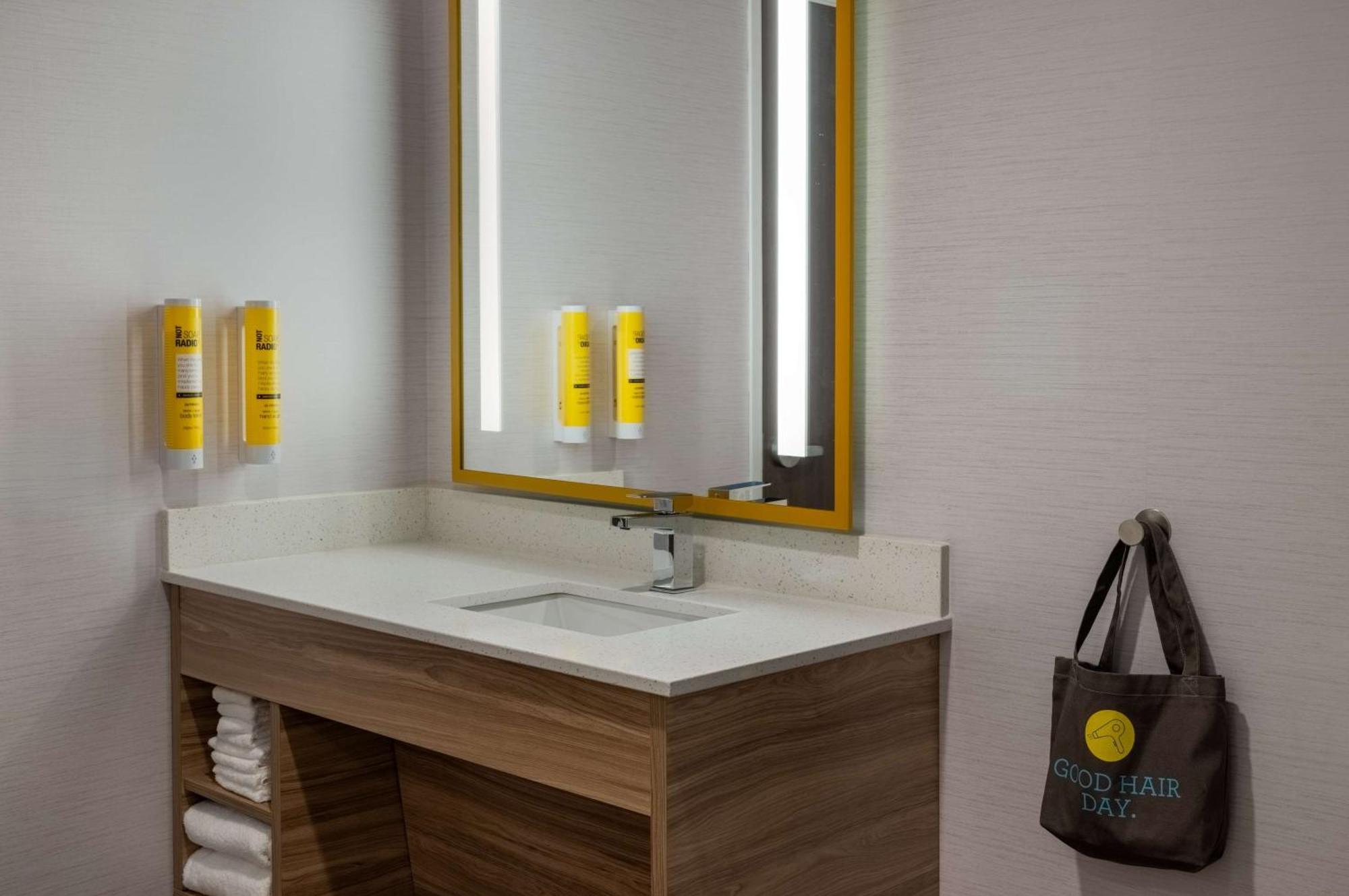 Tru By Hilton Ankeny Hotel Bagian luar foto